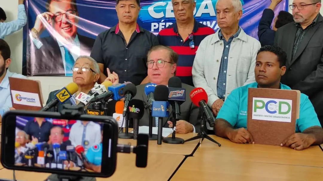 Cesar Pérez Vivas en Rueda de Prensa