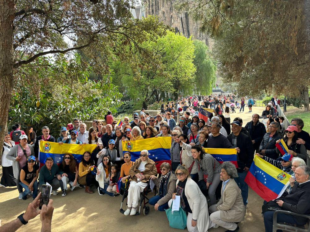 Venezolanos en el Mundo asisten a protesta convocada por María Corina Machado, en Madrid, España.