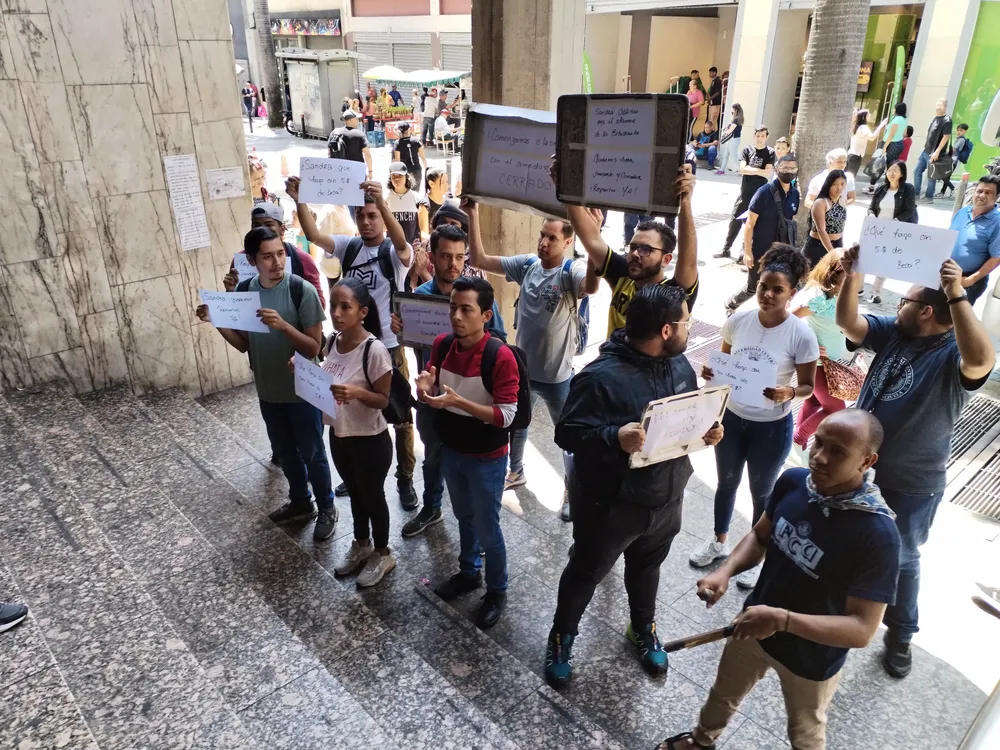 Estudiantes protestaron frente al Ministerio de Educación Universitaria
