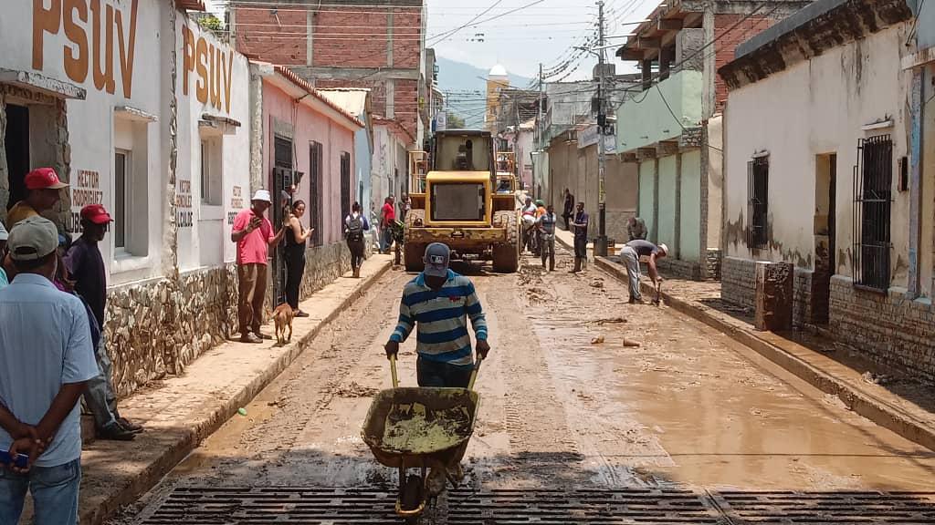 Atienden a 60 familias afectadas tras desborde de la quebrada Agua Bendita en Santa Lucía