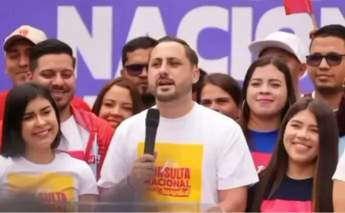 Serio Lotartaro, ministro de Juventud.