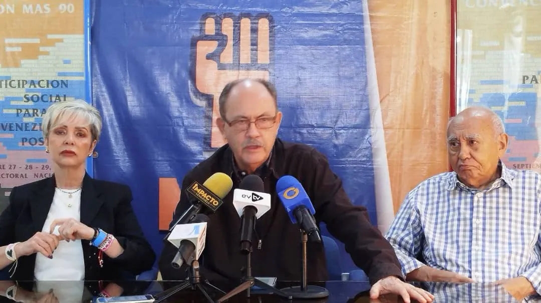 Secretario del MAS, Felipe Mujica en rueda de prensa