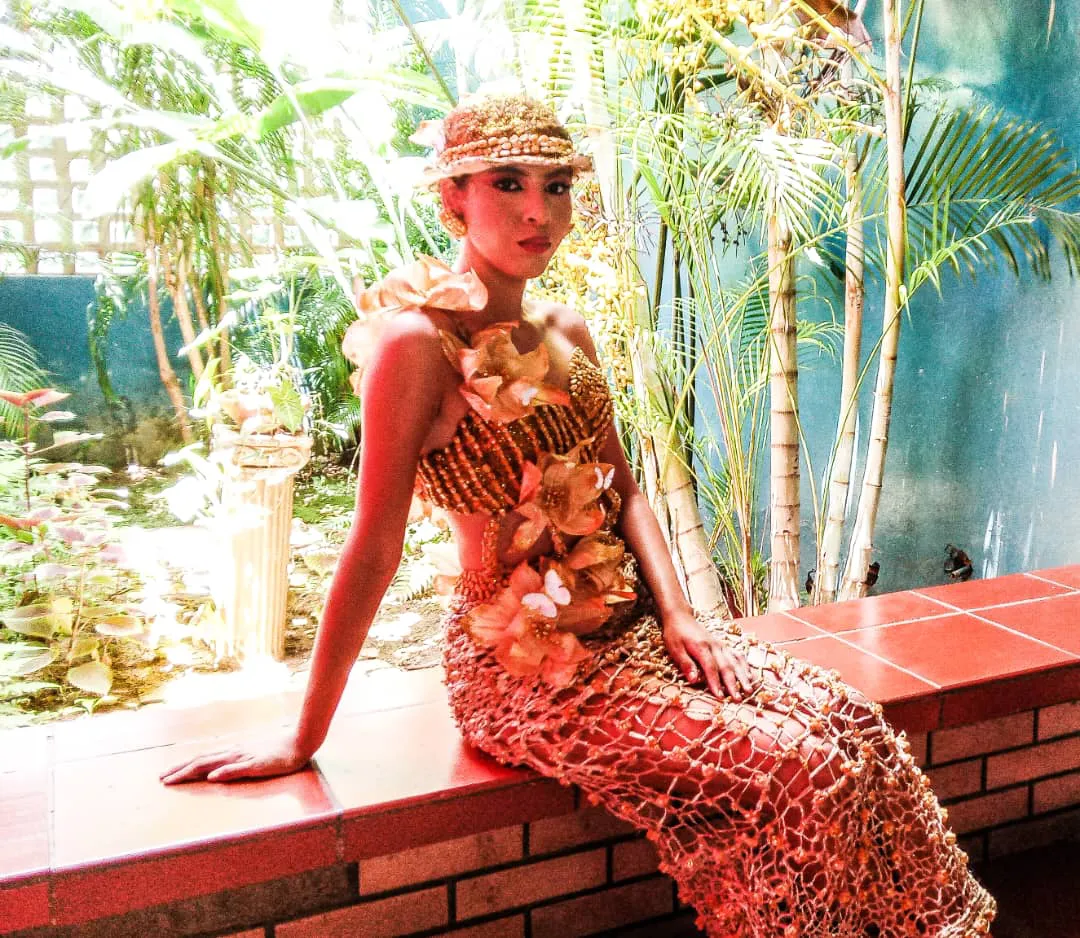 Ely Vargas presentó su diseño de modas inspirado en la madre naturaleza.