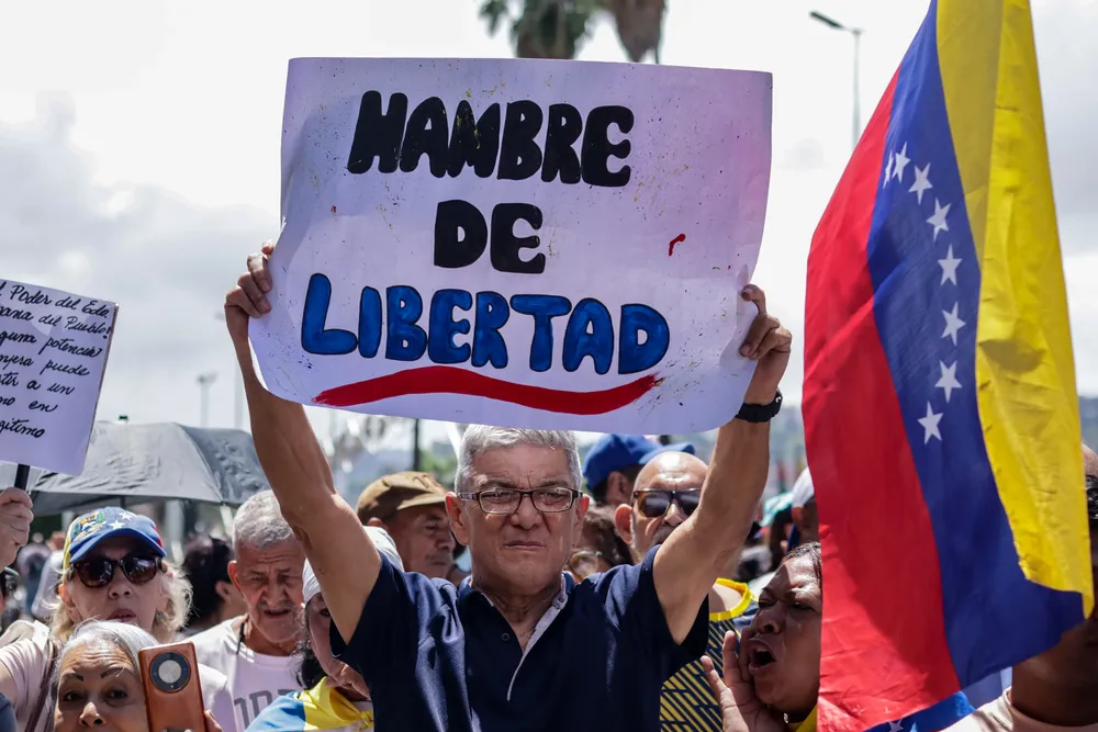 Simpatizantes de María Corina Machado protestan en plaza Venezuela. Foto: Mario Flores / ElMartilloVen
