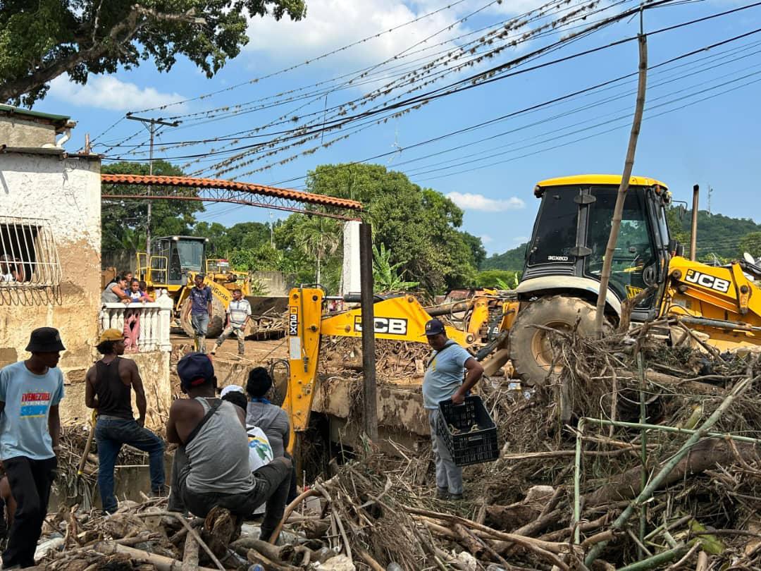 Atienden a 60 familias afectadas tras desborde de la quebrada Agua Bendita en Santa Lucía