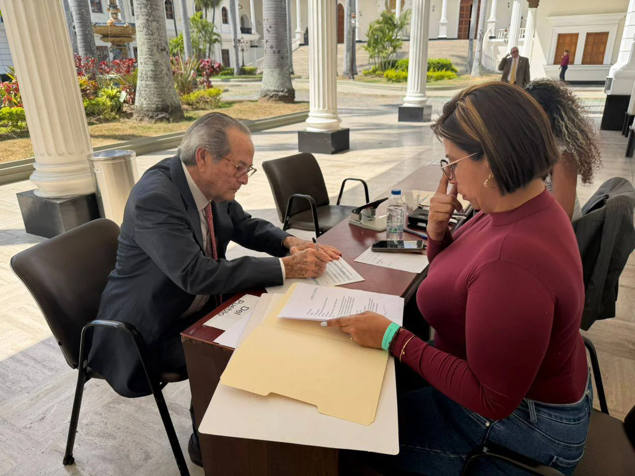 Exministro de Justicia Luis Beltrán Guerra se postula a Defensor del Pueblo