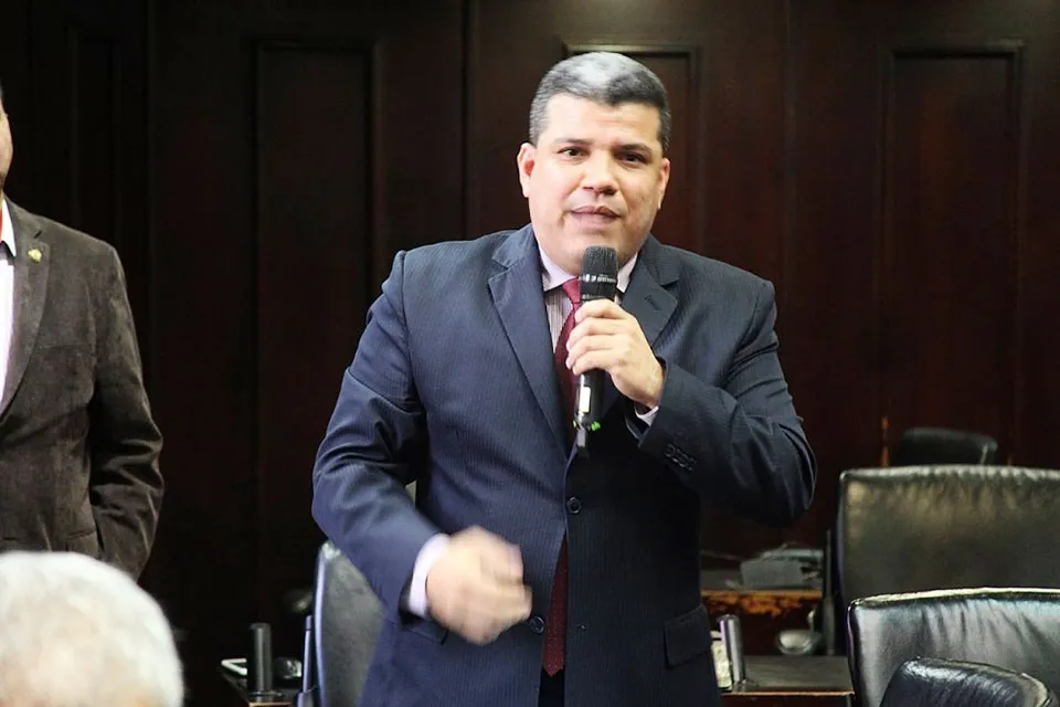 Diputado Luis Parra