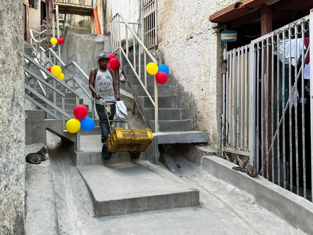 Juntos Todo es Posible rehabilitó escaleras, aceras, sistemas de aguas servidas y drenajes en Petare