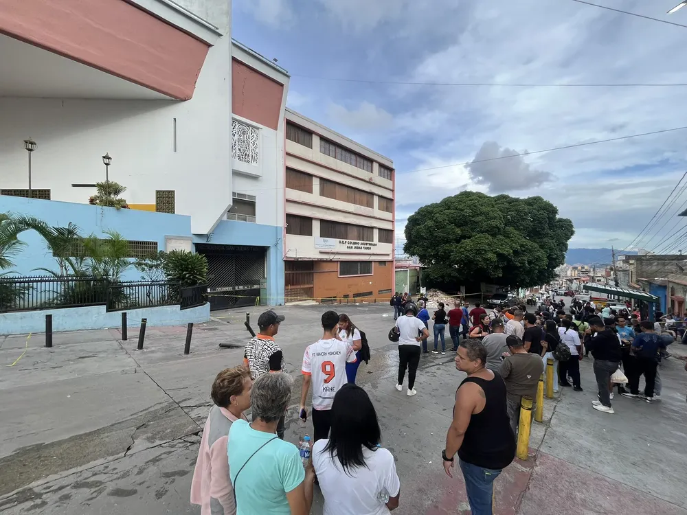 Colapso de Colegio Sa Judas Tadeo deja un herido y cuatro viviendas tapidas en La Pastora.
