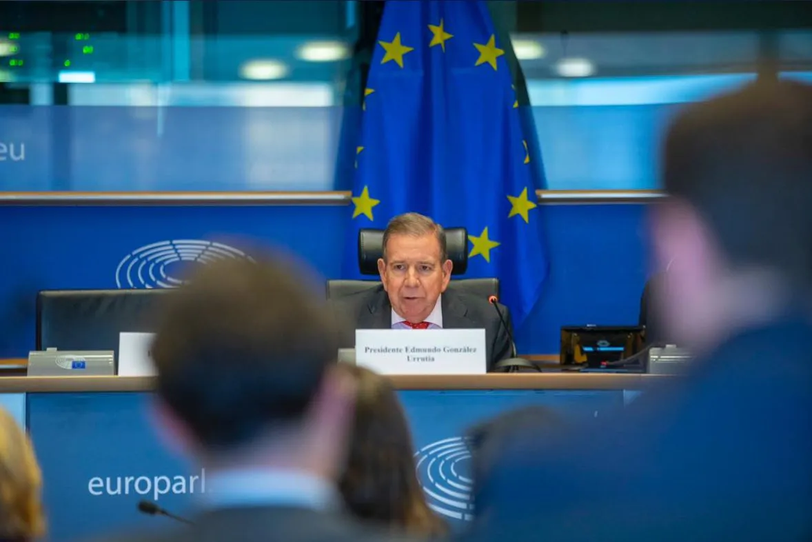 Edmundo González Urrutia, en reuniòn en Bruselas con eurodiputados