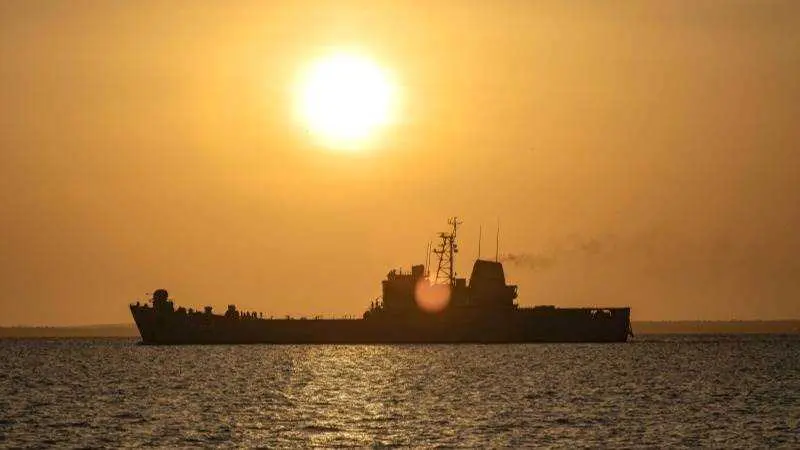 Buque Petrolero Centuries.