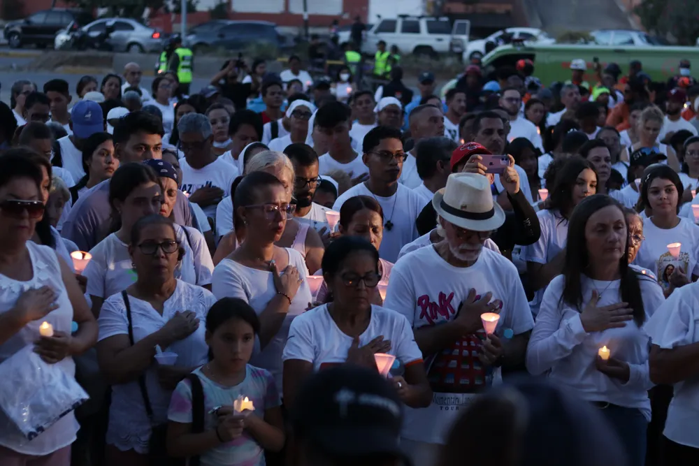 Realizan una cadena de oración por las víctimas del terremoto en La Guaira. Foto: Mario Flores / ElMartilloVen