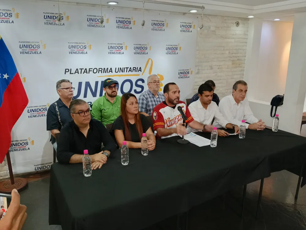 Miembros de la Plataforma Unitaria de Venezuela PUD en rueda de prensa