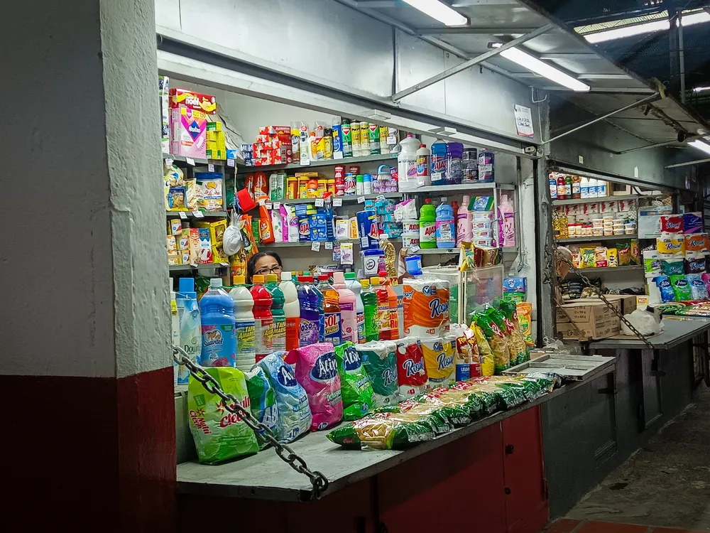 Comercio de Alimentos en el Marcado Municipal de San Martí, en Caracas - Foto: José Mireles Alcalá / ElMartilloVen