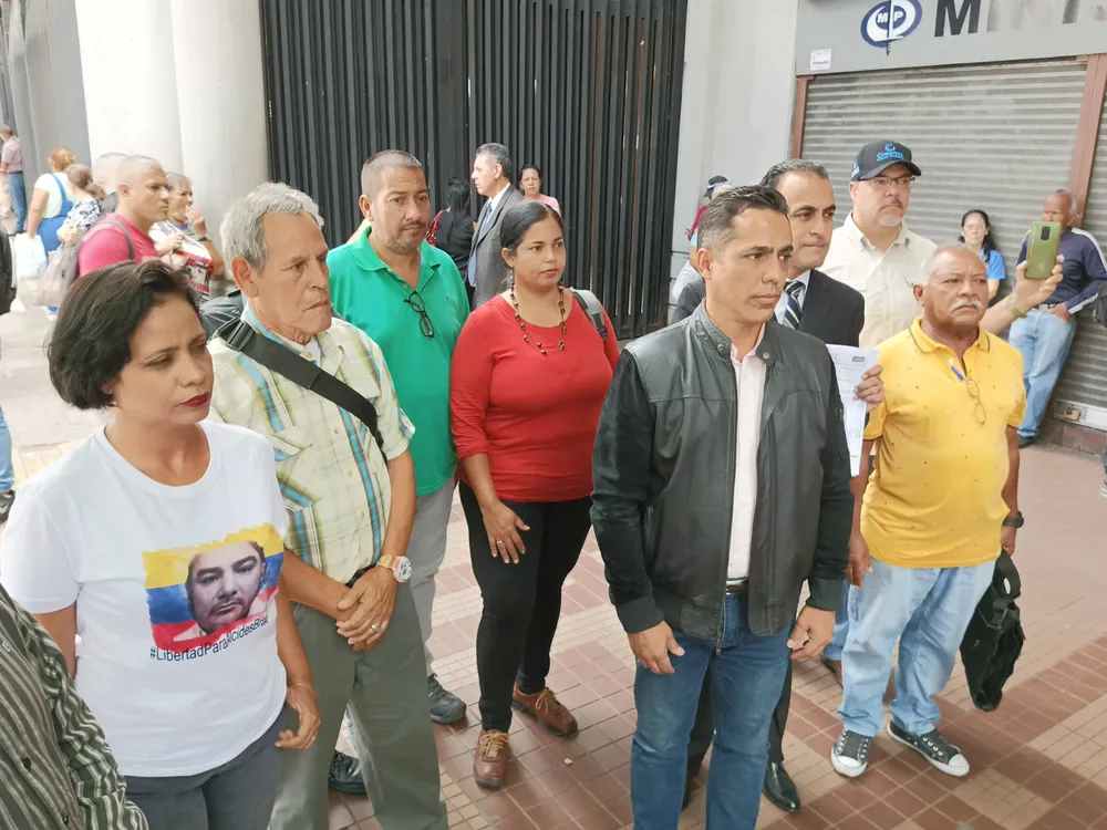 Familiares de luchadores sociales protestan frente al Palacio de Justicia en Caracas. 