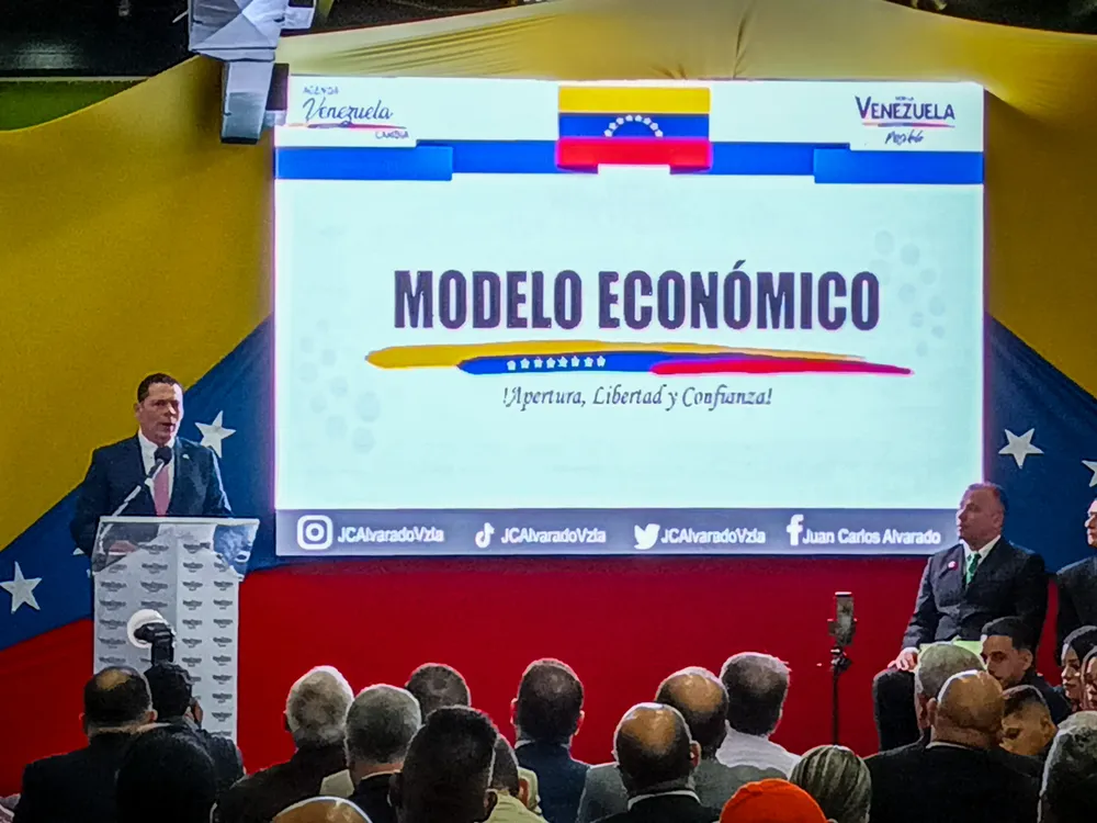 Juan Carlos Alvarado, candidato presidencial del partido Copei presentó su programa de gobierno.