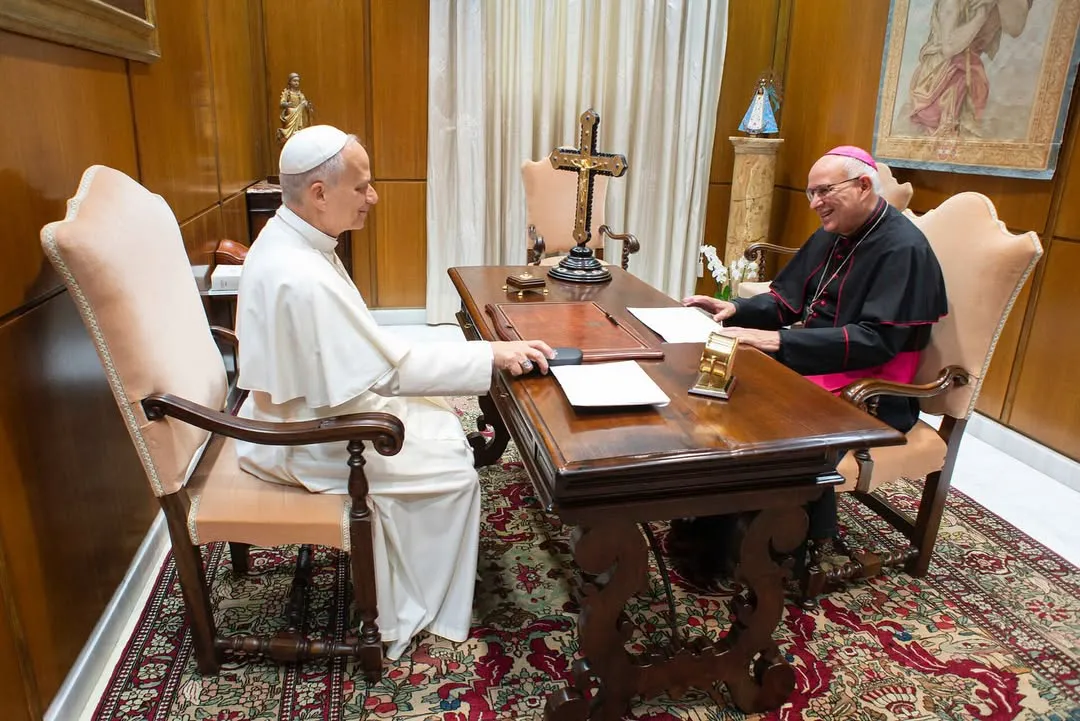Encuentro entre el Papa León XIV y Monseñor Raúl Biord.