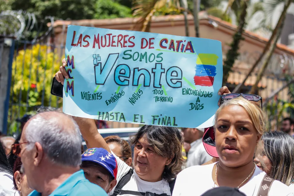Simpatizantes de Vente Venezuela reciben a Claudia Macero. Foto: Mario Flores / ElMartilloVen