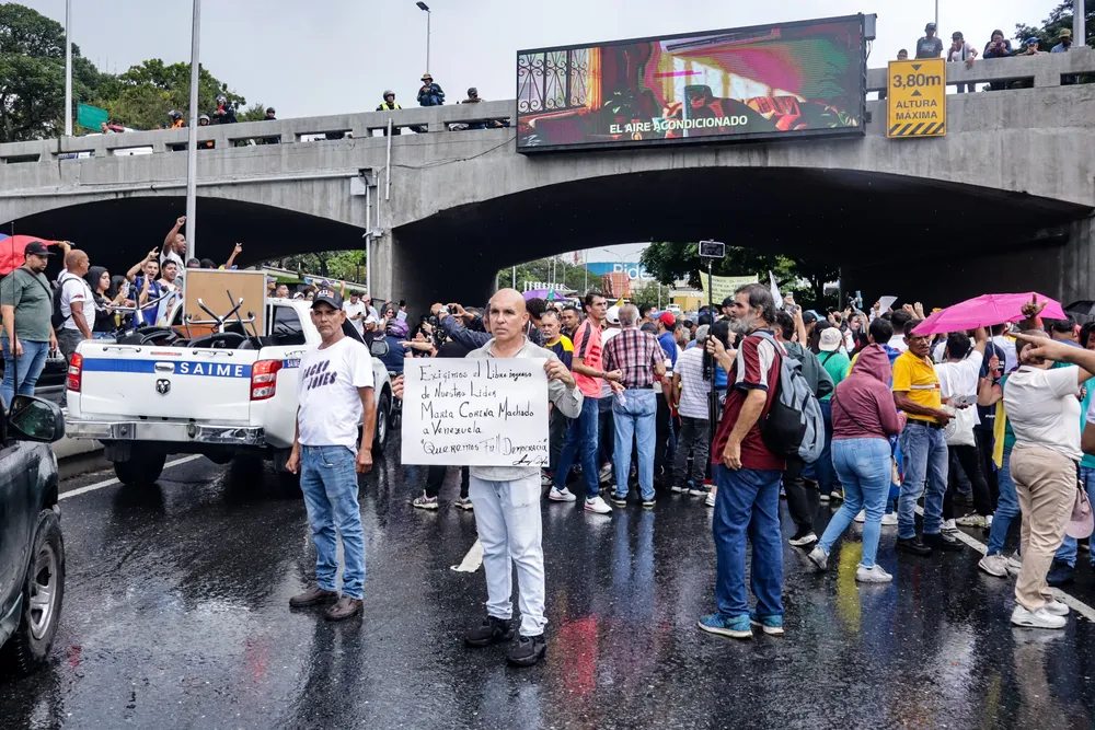 Simpatizantes de María Corina Machado protestan en plaza Venezuela. Foto: Mario Flores / ElMartilloVen