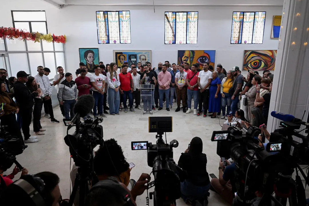 Venezolanos que estuvieron presos en la megacárcel CECOT de El Salvador. REUTERS/Gaby Oraa