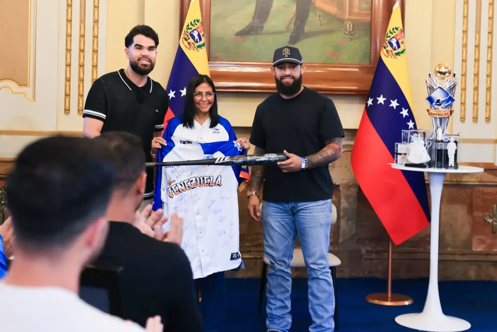 Delcy Rodríguez, presidenta encargada, recibe a los Navegantes del Magallanes en el Palacio de Miraflores
