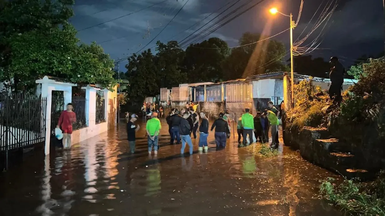 registran-27-viviendas-afectadas-por-fuertes-lluvias-en-aragua-179334