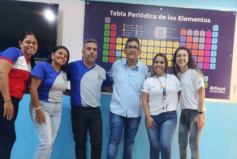 Laboratorios de química y física son instalados en tres liceos de Paz Castillo 