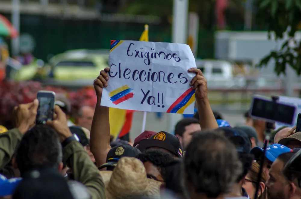 Simpatizantes de María Corina Machado protestan en plaza Venezuela. Foto: Mario Flores / ElMartilloVen