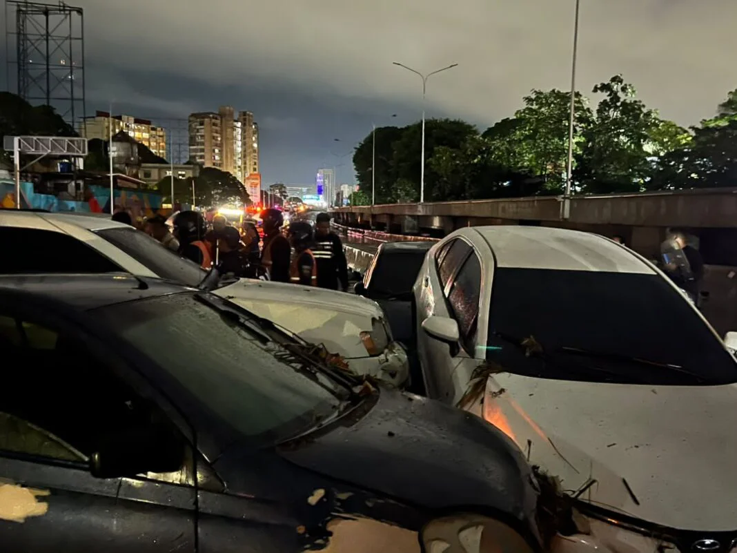 Contabilizan unos 70 vehículos afectados en la Valle Coche por torrencial aguacero
