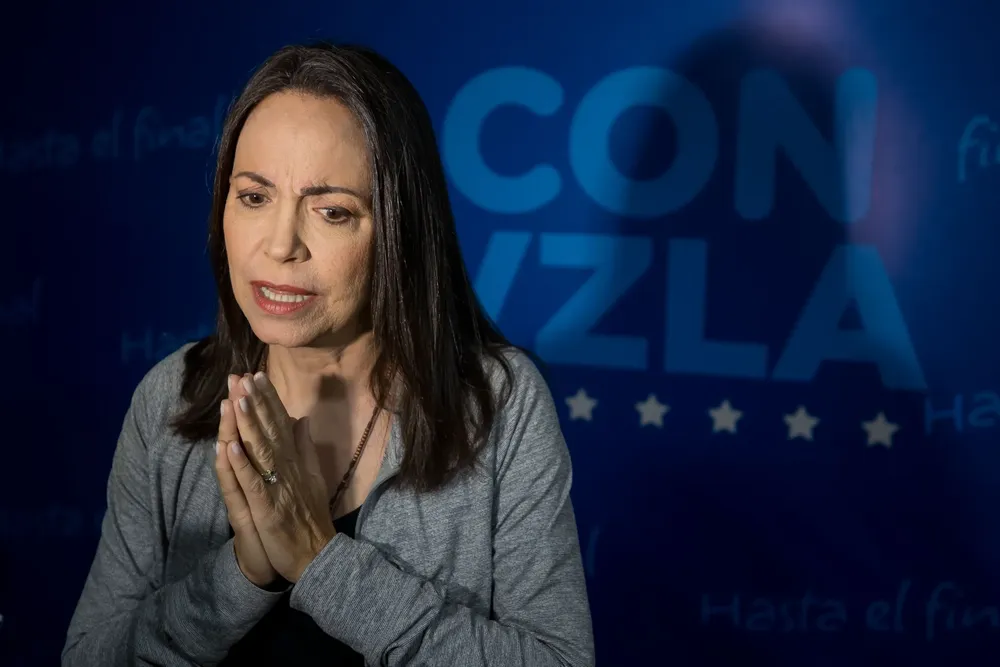 Fotografía de archivo del 18 de julio de 2024 de la líder opositora de Venezuela María Corina Machado, hablando durante una entrevista, en Caracas (Venezuela). EFE/Miguel Gutiérrez