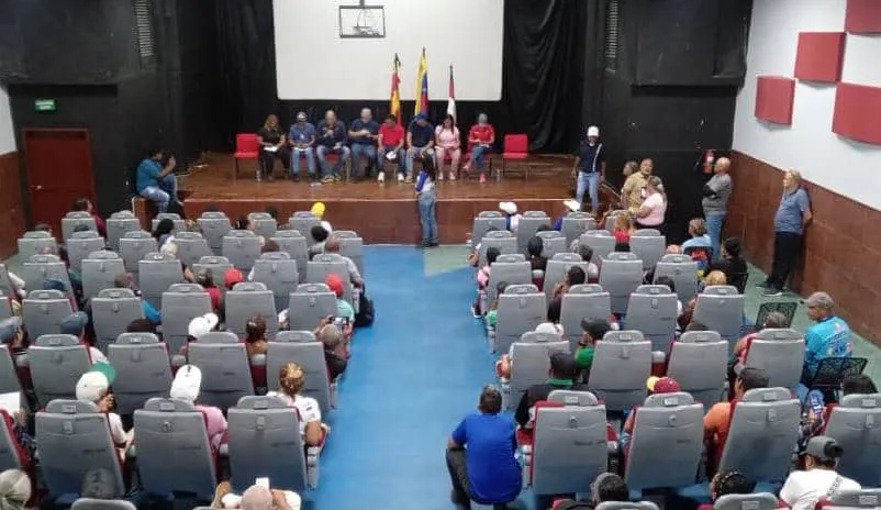 Mesas Técnicas de Agua debaten sobre el mejoramiento del suministro en Paz Castillo