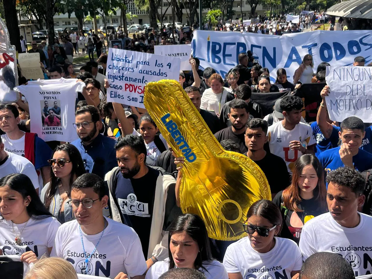 UCV se moviliza masivamente exigiendo "amnistía completa" para presos políticos