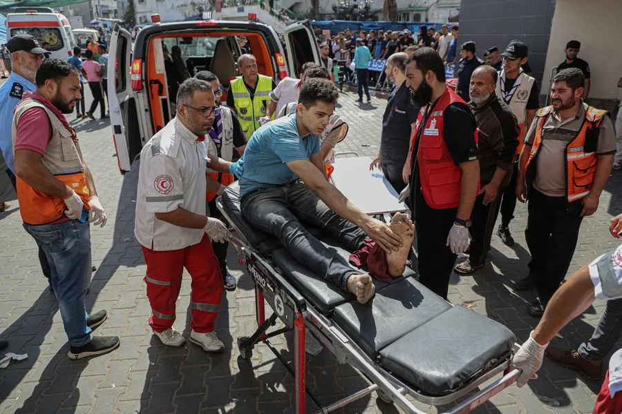 Mueren cientos de palestinos en ataque aéreo contra hospital en Gaza y Palestina declara tres días de luto.