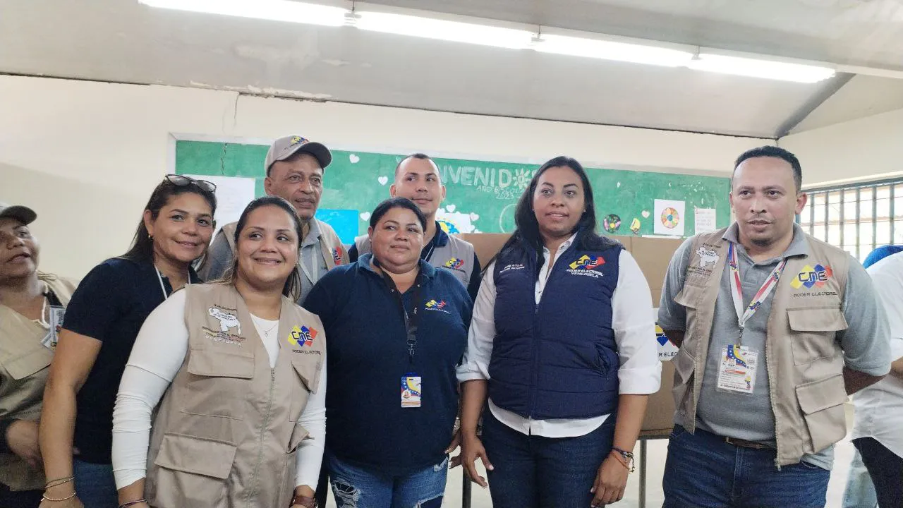 Aime nogal, rectora principal del CNE.